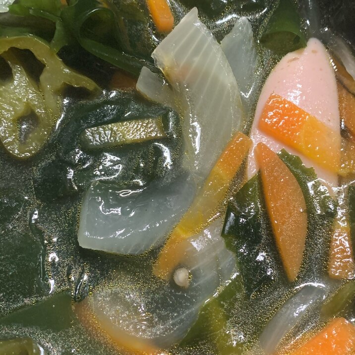 魚肉ソーセージとわかめとお野菜のスープ
